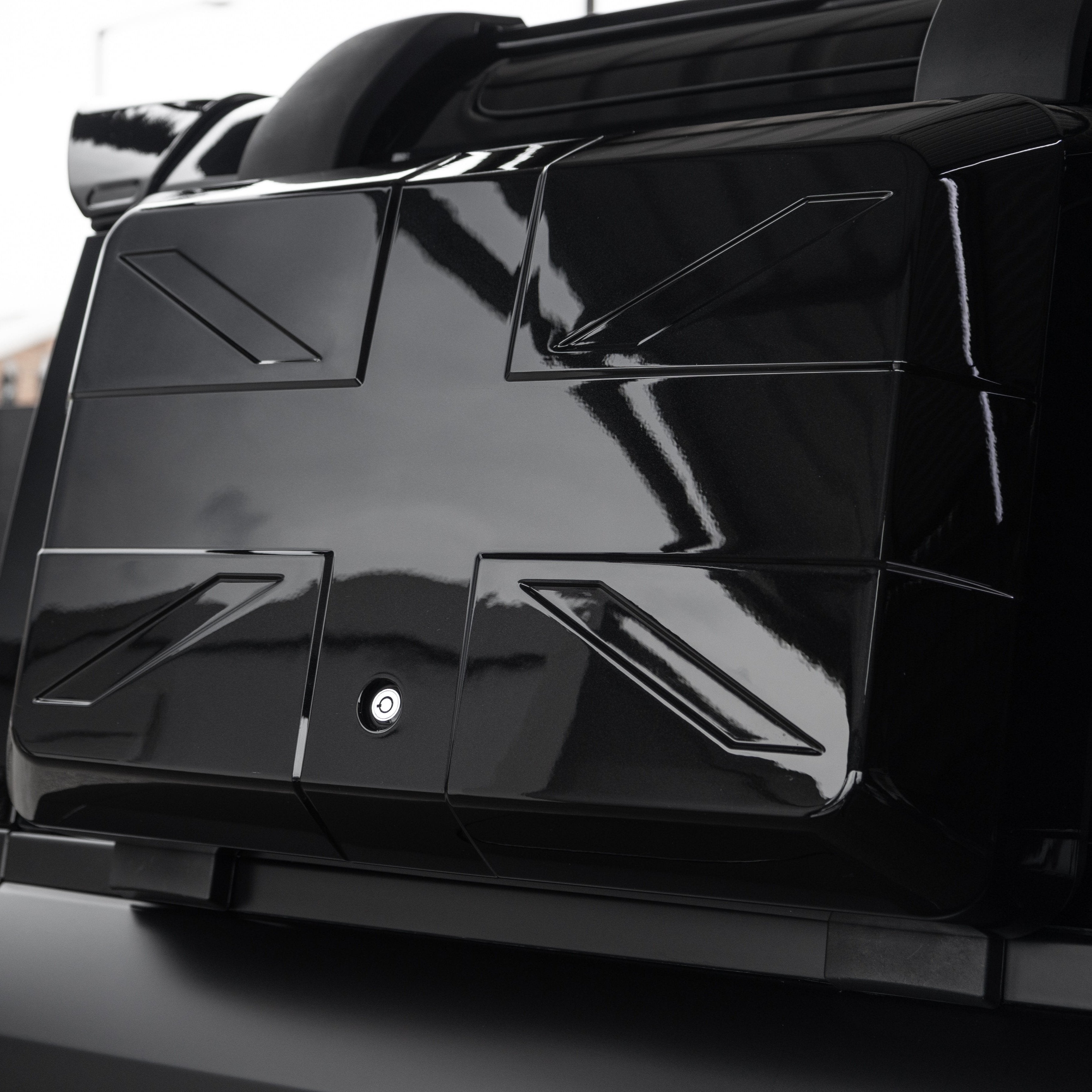 Union jack defender gloss black side storage box