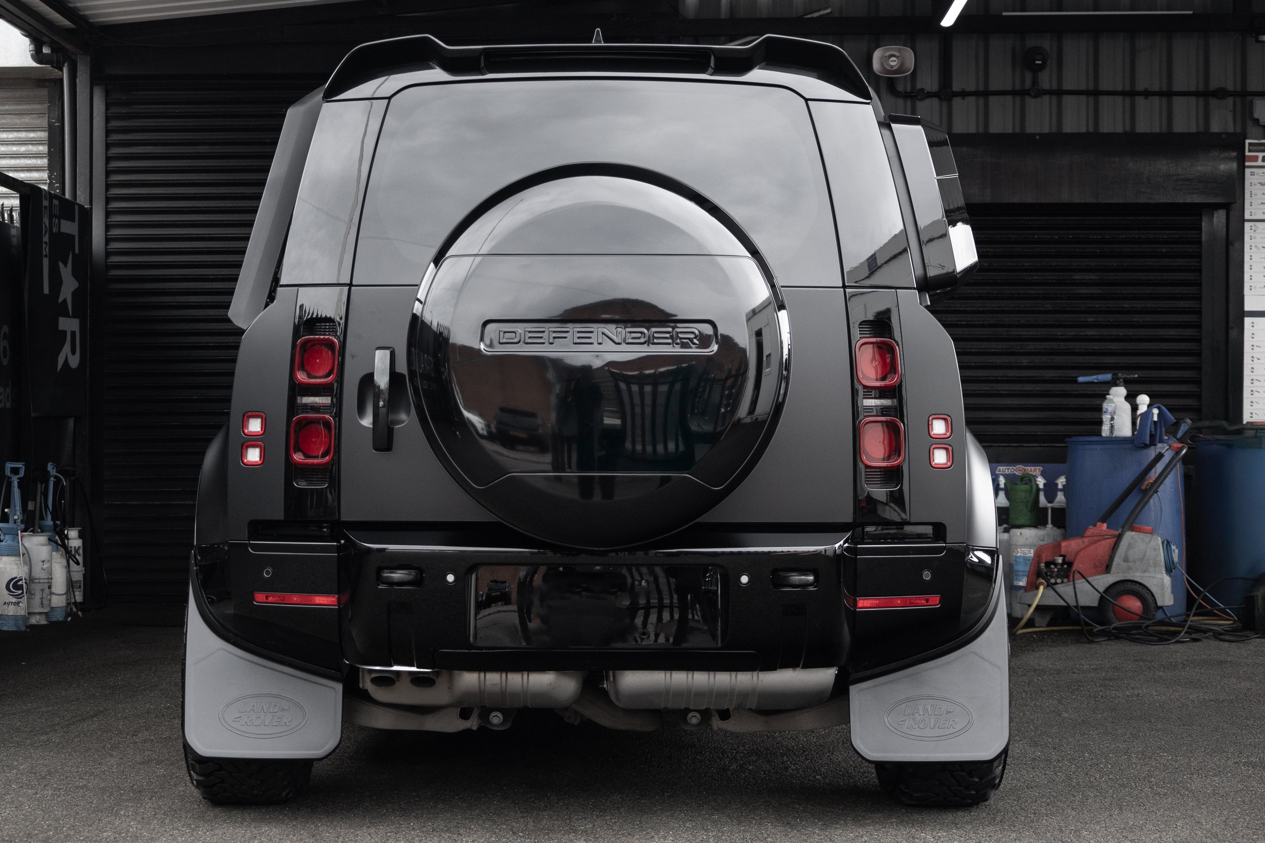 Land Rover Defender L663 Rear Bumper Trim Kit In Gloss Black 