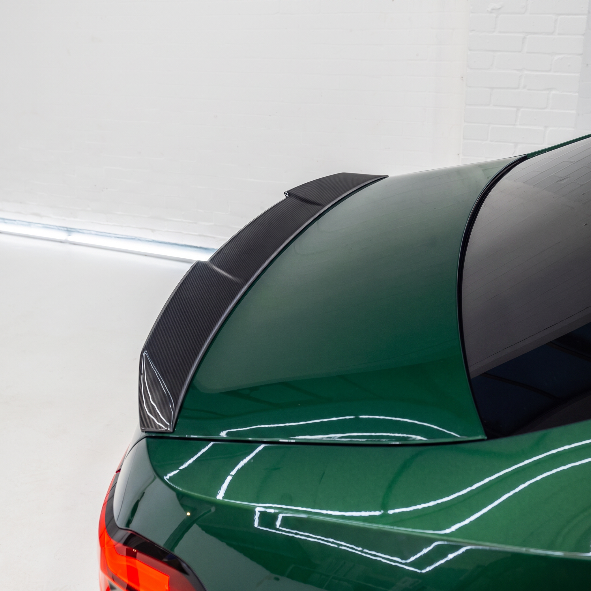 BMW M5 G90 & 5 Series G60 carbon fibre PR-1 rear spoiler detail