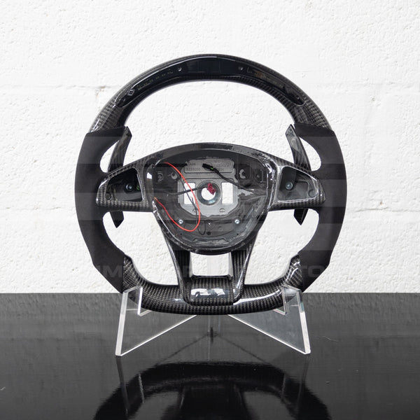 Volante de fibra de carbono LED Mercedes AMG personalizado con empuñaduras de Alcantara